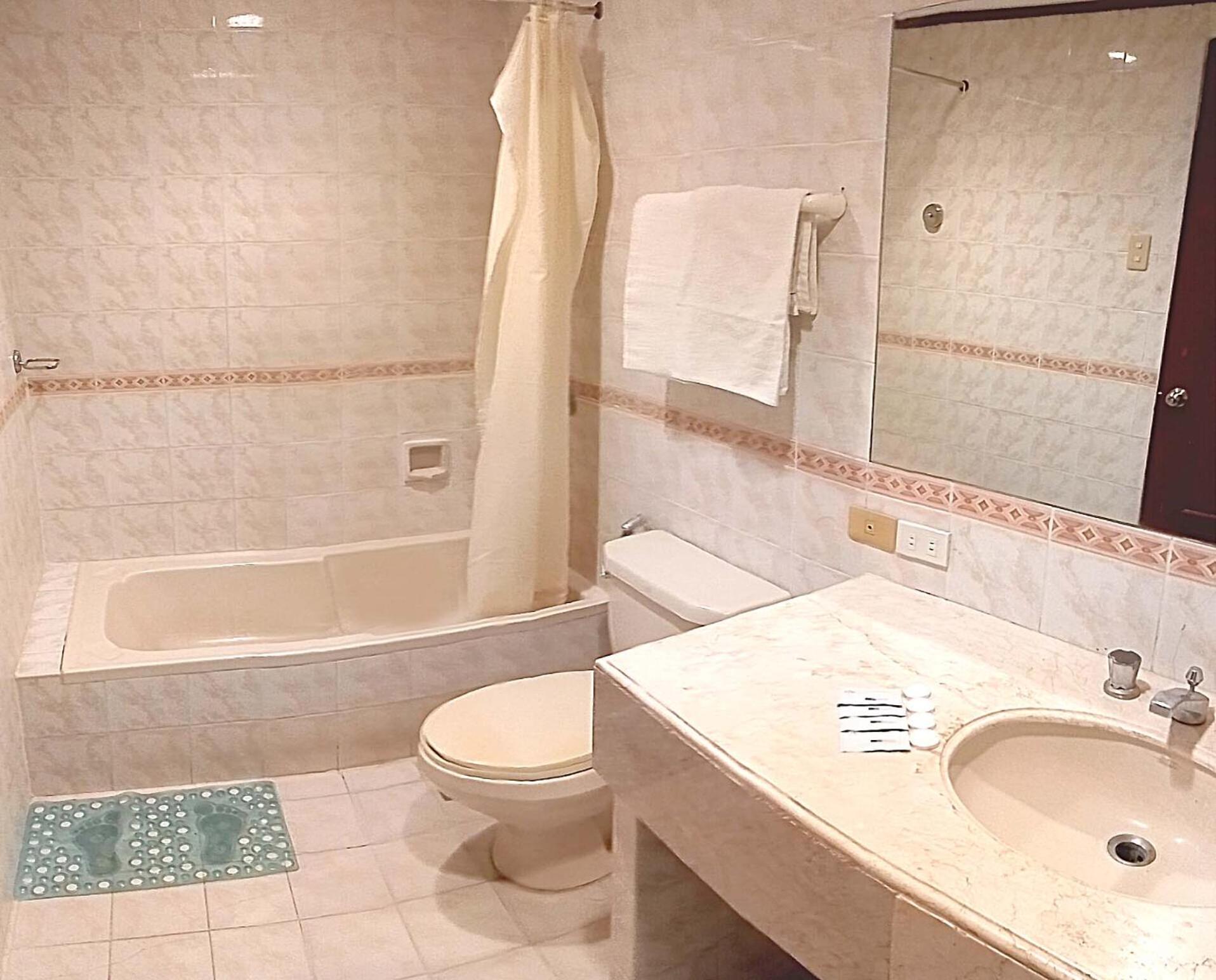 The Humbertos Hotel Davao Ngoại thất bức ảnh